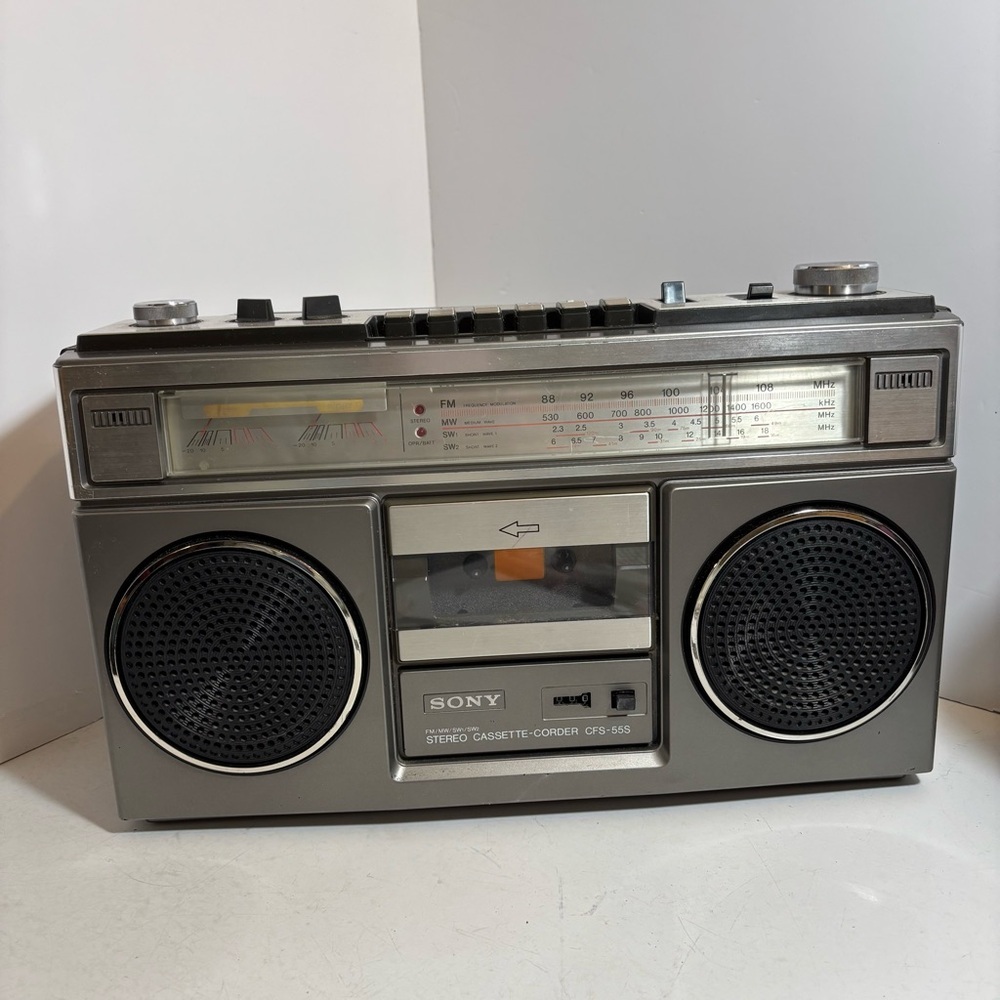 Sony Am/Fm radio cassette-corder player boombox portable stereo 1980’s CFS-55S